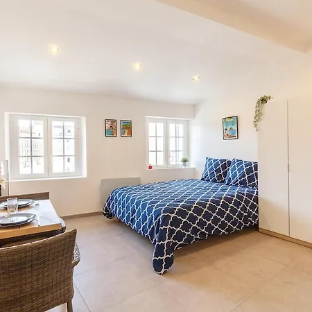 Avec Vue Sur Les Halles Toulon